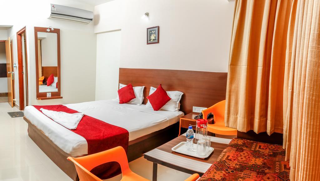 Hotel Pc Residency Májszúr Kültér fotó